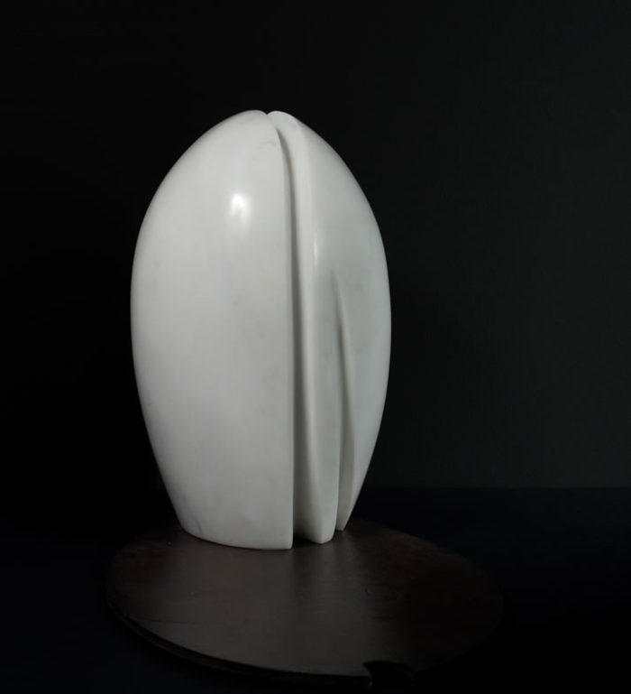 Scultura in marmo di Simona Ripamonti