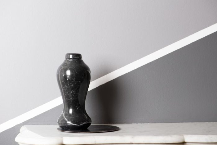 acqua in forma scultura in marmo